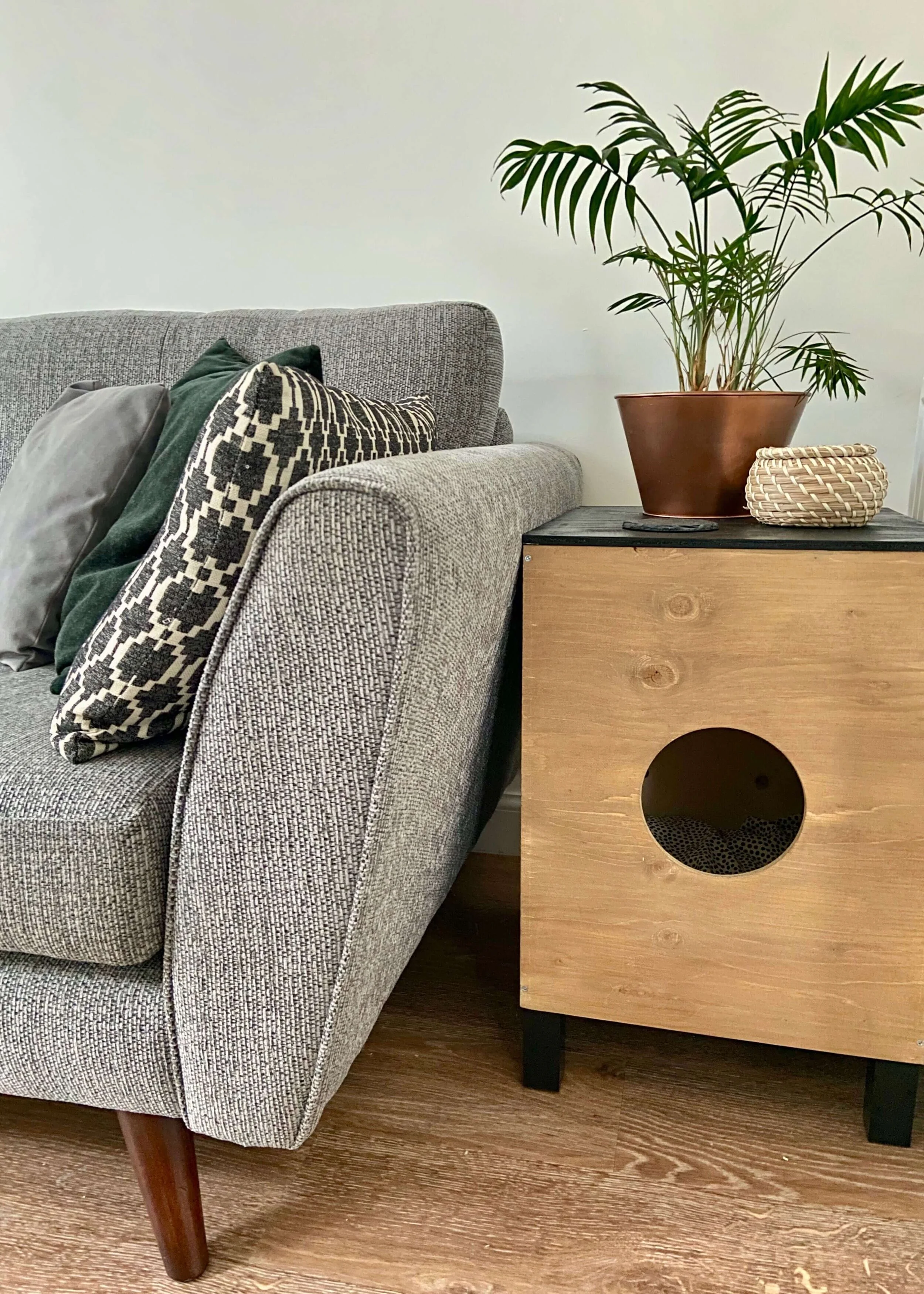 Cat hotsell bed nightstand